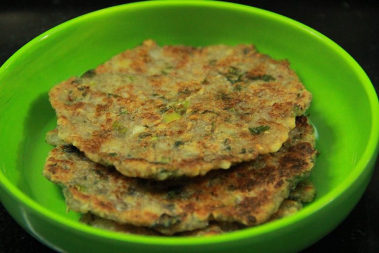 Sabudana Thalipeeth Recipe - Navratri Fasting Recipe